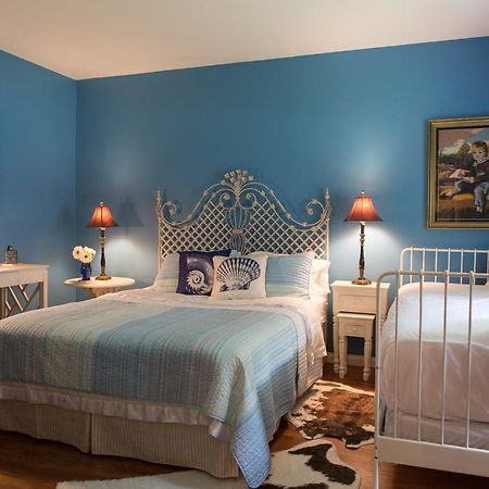Bed and Breakfast Sleepy Creek Country Manor Bragg Creek Экстерьер фото